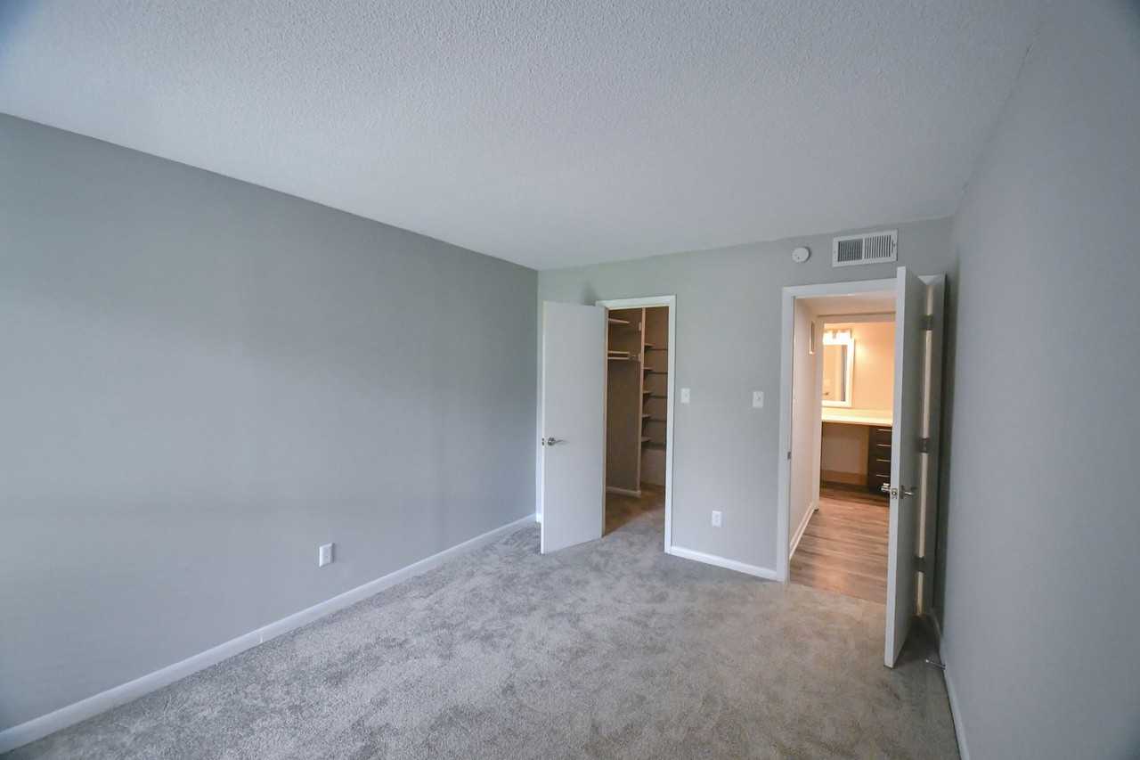 Tivoli Apartments - Photo 7 of 16