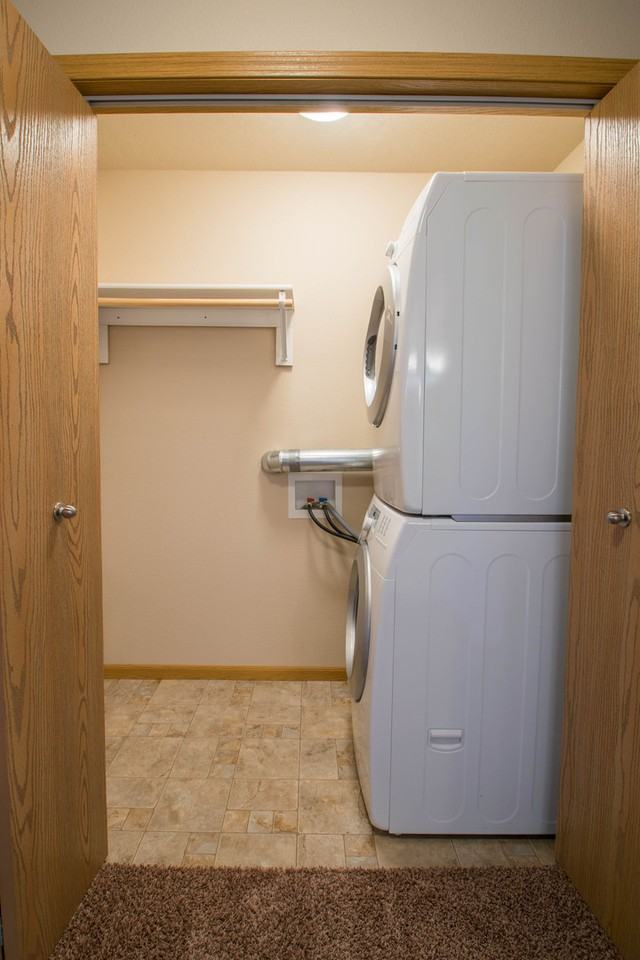 Lindenwood Apartments - Photo 4 of 9