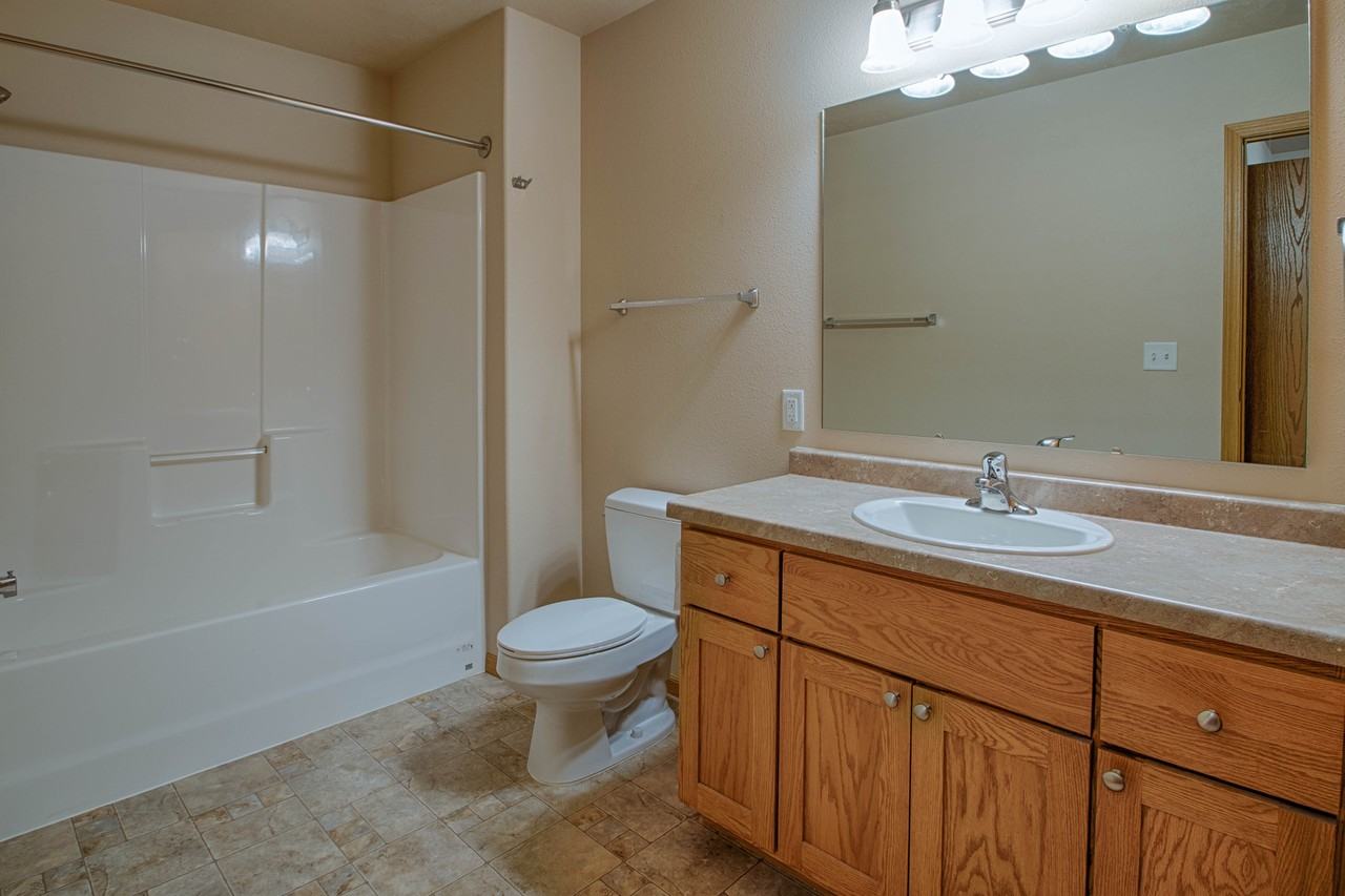 Lindenwood Apartments - Photo 6 of 9