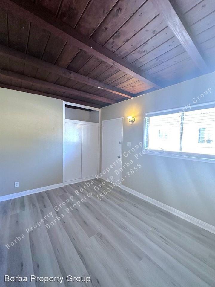356 E South St - Photo 3 of 8