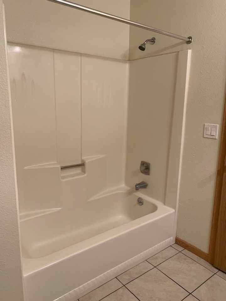 Cozy 1 Bedroom Available Now! - Photo 6 of 27