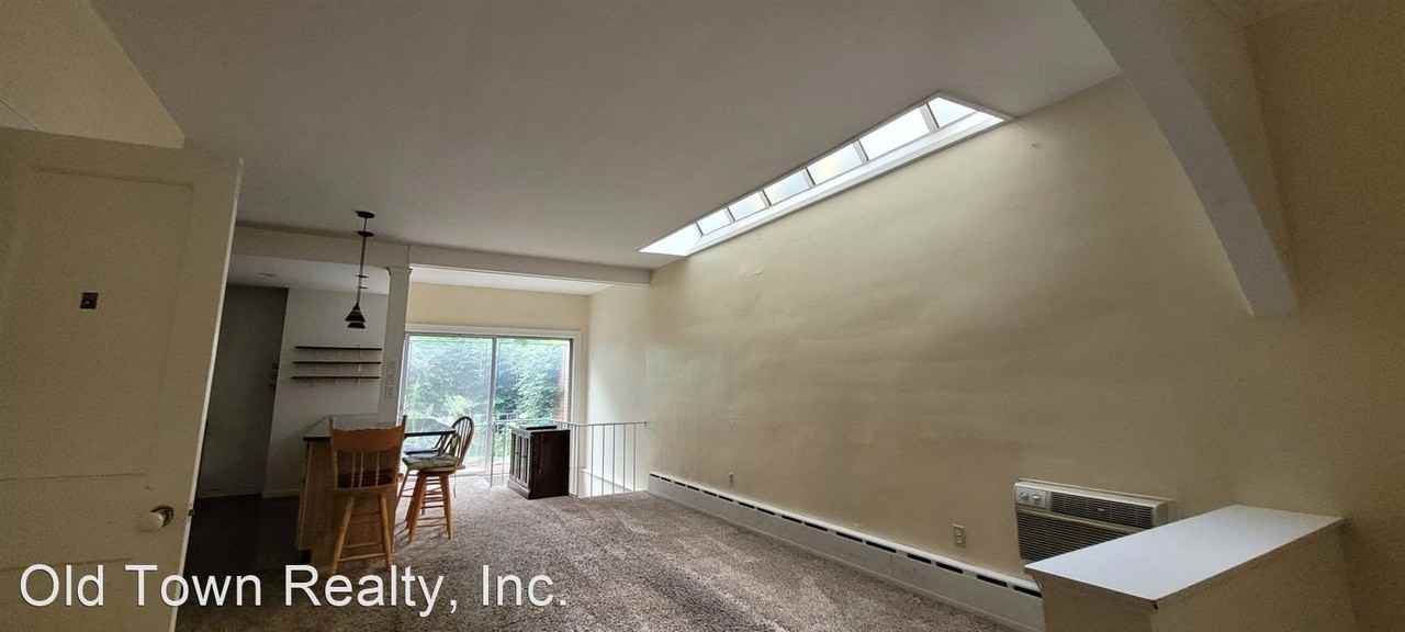 403 S Division St - Photo 3 of 11