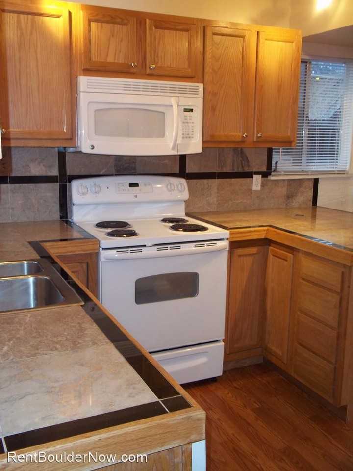 765 30th Street - Photo 3 of 7