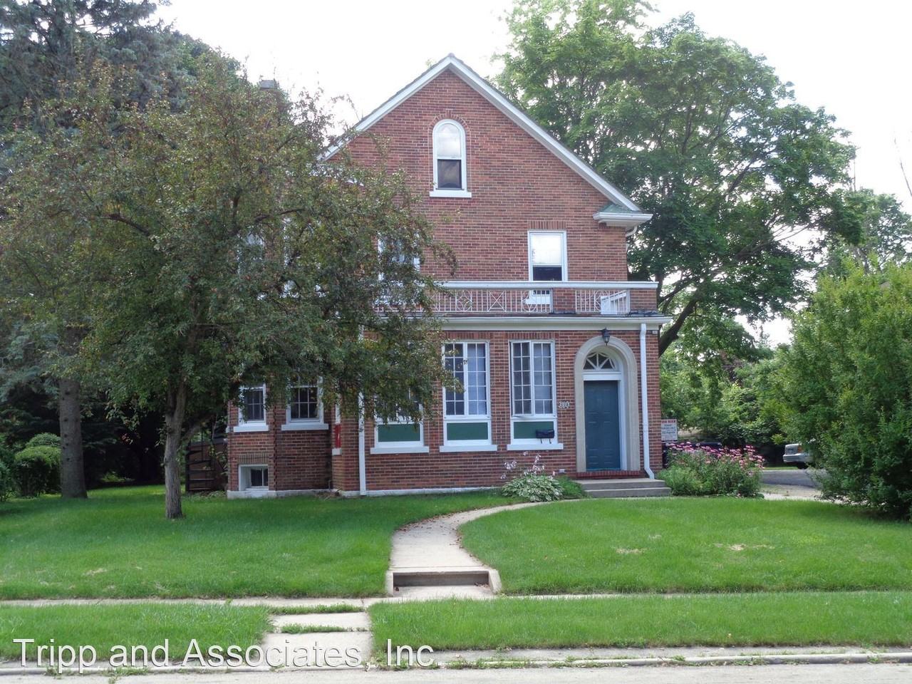 305-427 Augusta Ave - Photo 3 of 5