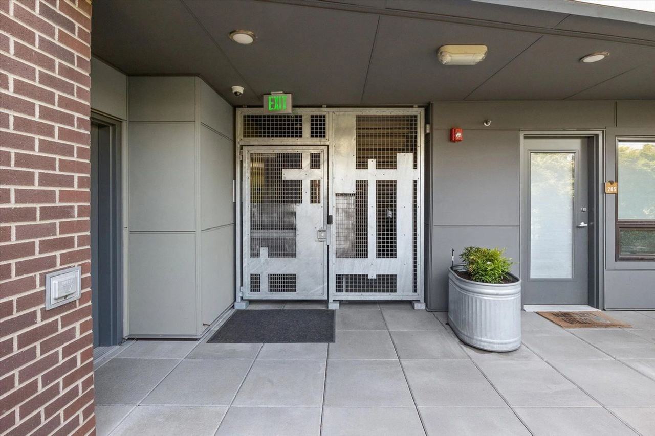 Denny 18 Apartments - Photo 5 of 16