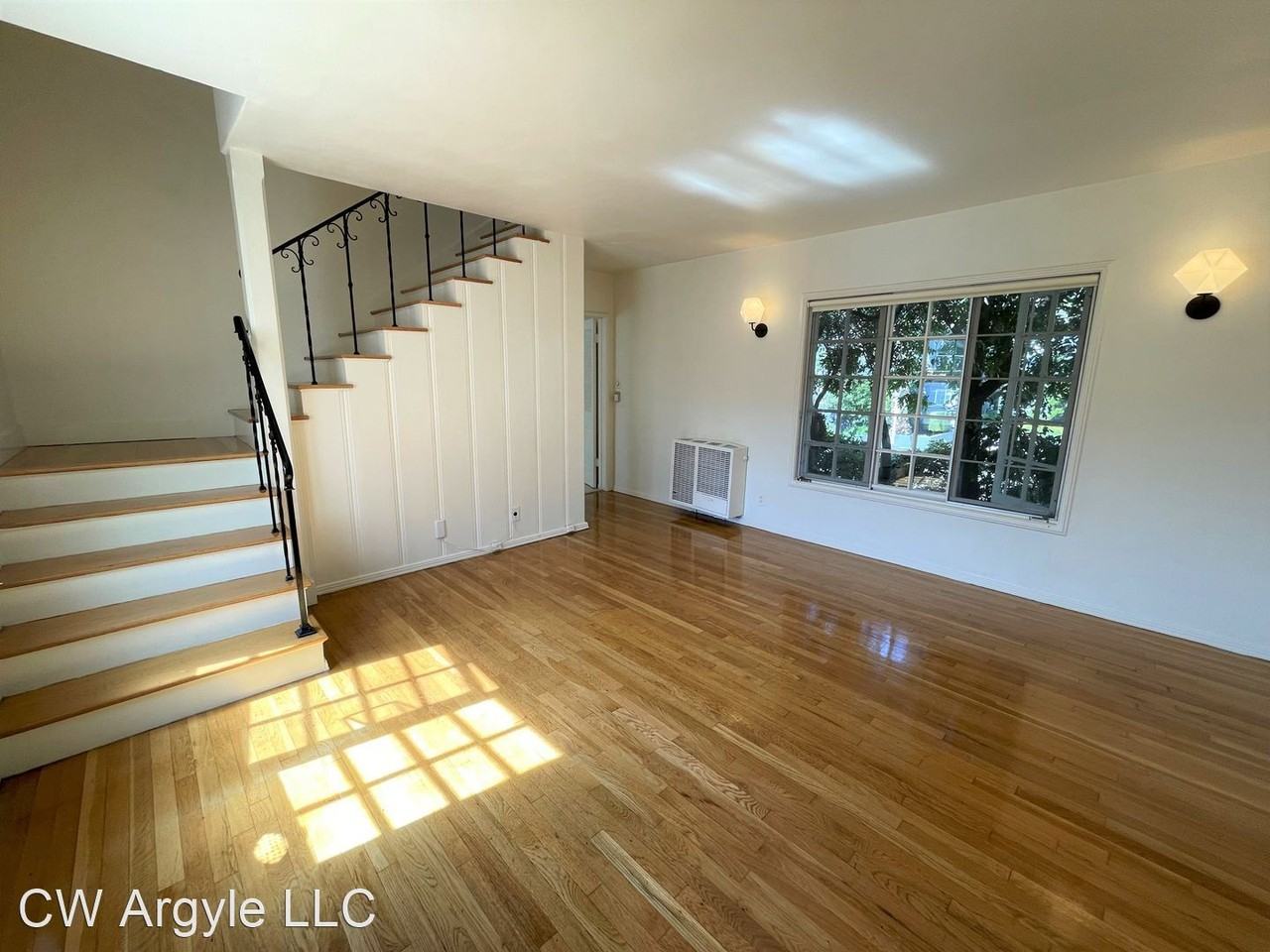 2026 Argyle Ave - Photo 3 of 27