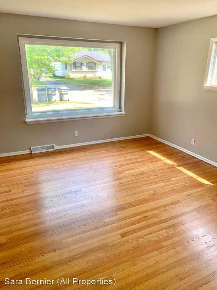 6919-6921 West Brentwood Avenue East - Photo 3 of 17