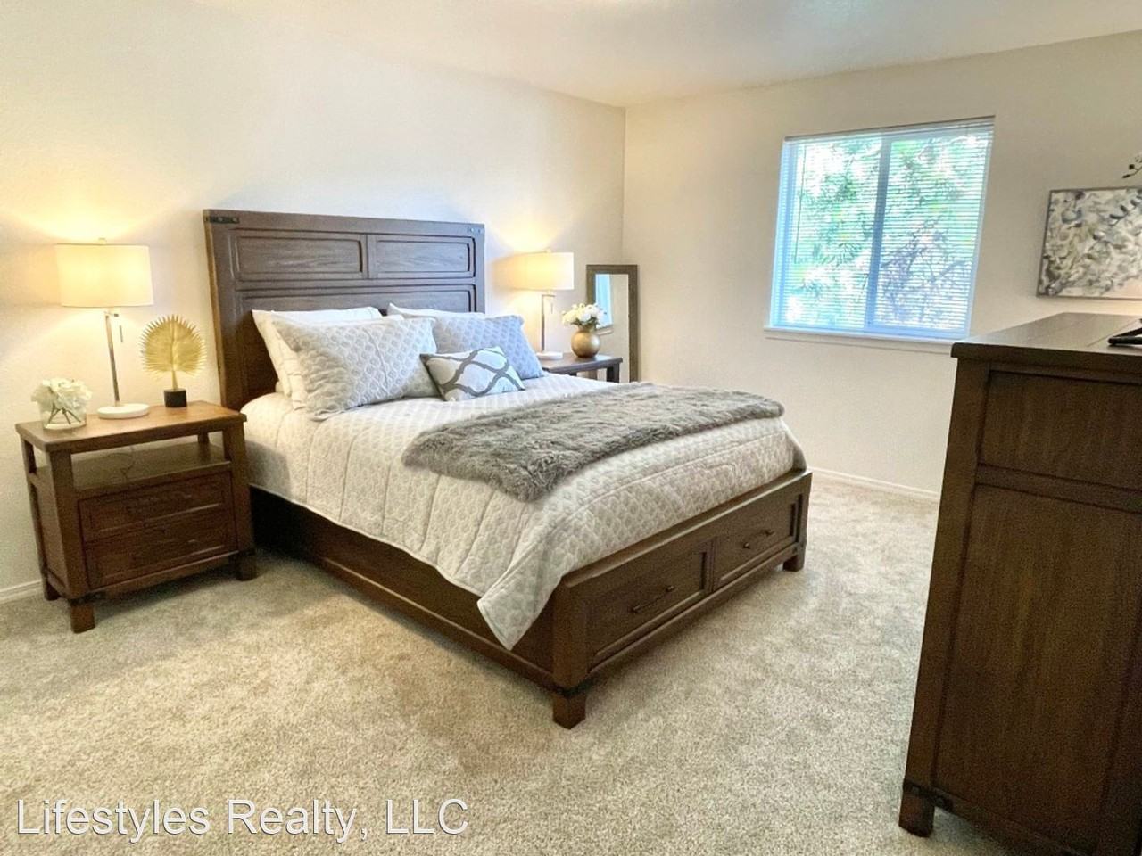 1550 NW Milwaukee Ave. - Photo 2 of 13