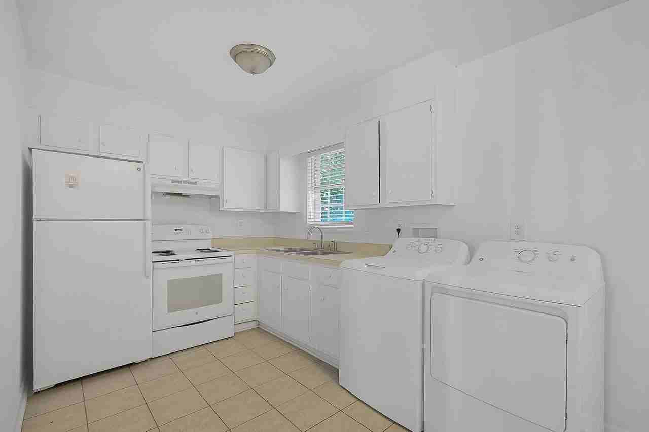 Rebecca Manor - Photo 2 of 29