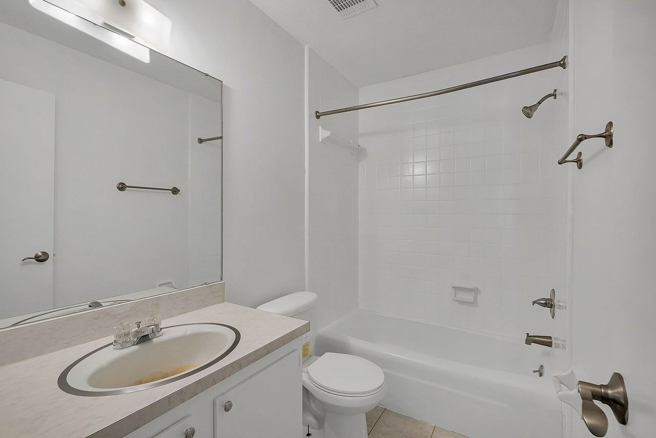 Rebecca Manor - Photo 3 of 29