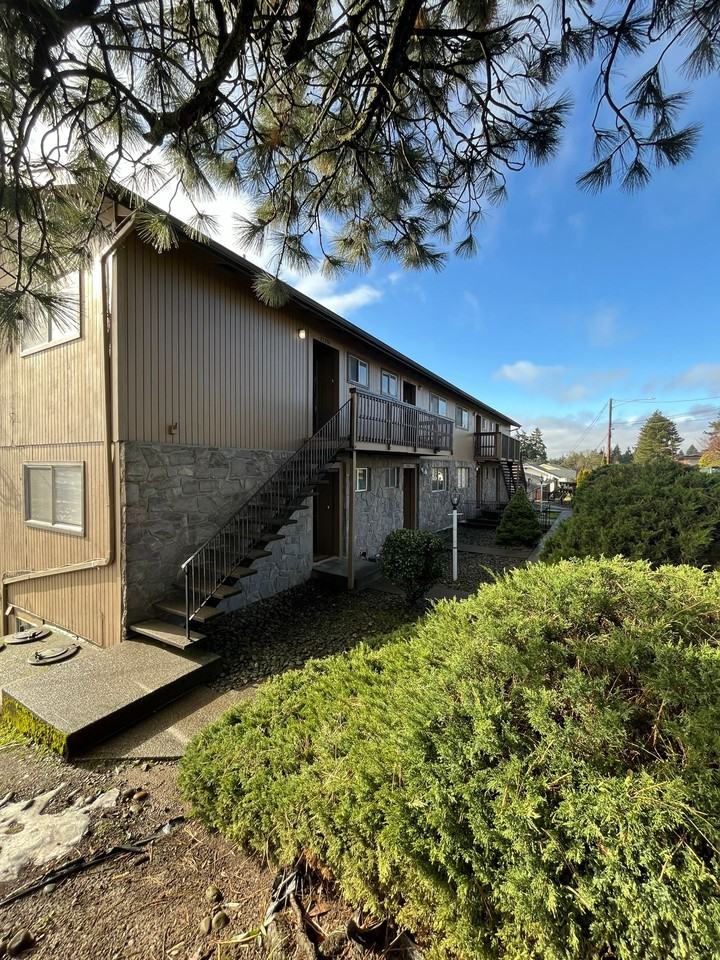 Beautiful 1 bedroom homes available in Downtown Vancouver! View of the Portland Lights! - Photo 2 of 3