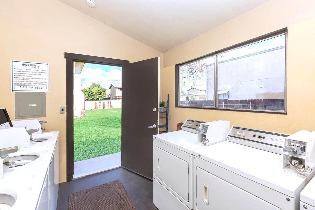 1043 So Sunshine - Photo 3 of 18