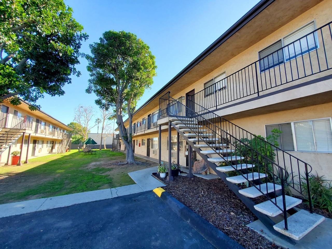 1043 So Sunshine - Photo 5 of 18