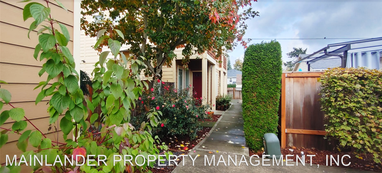 327 Nw Adams Ave - Photo 3 of 33