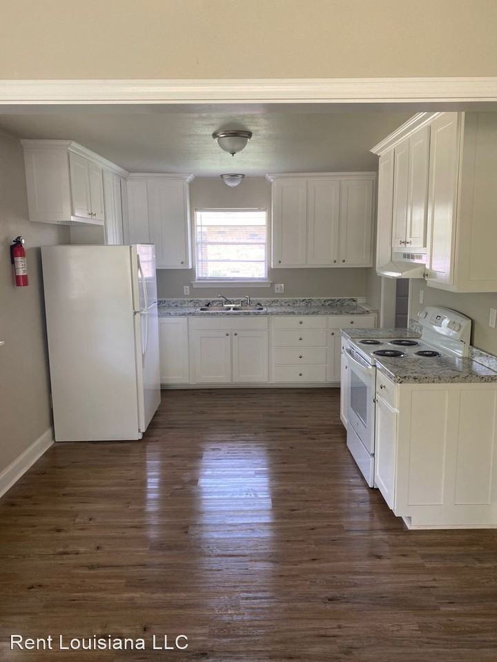 1681 Veterans Avenue - Photo 2 of 7