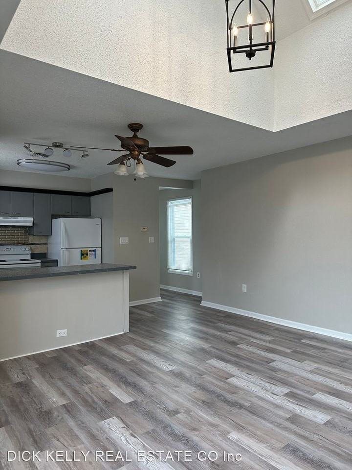 224 W Balview Avenue - Photo 2 of 10