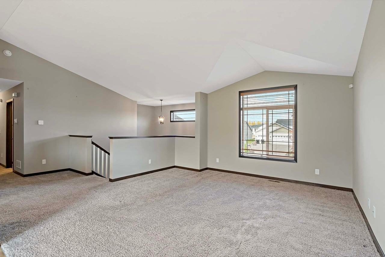 7713 Lambert Cir Ne - Photo 2 of 28