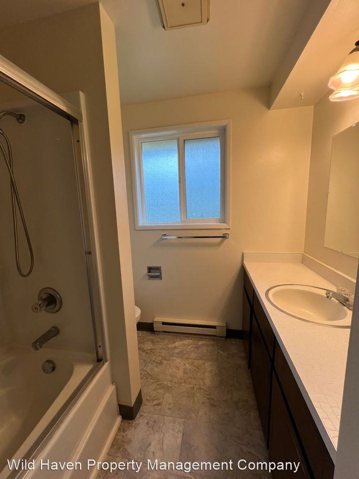 1032-34 SE Willow - Photo 3 of 11