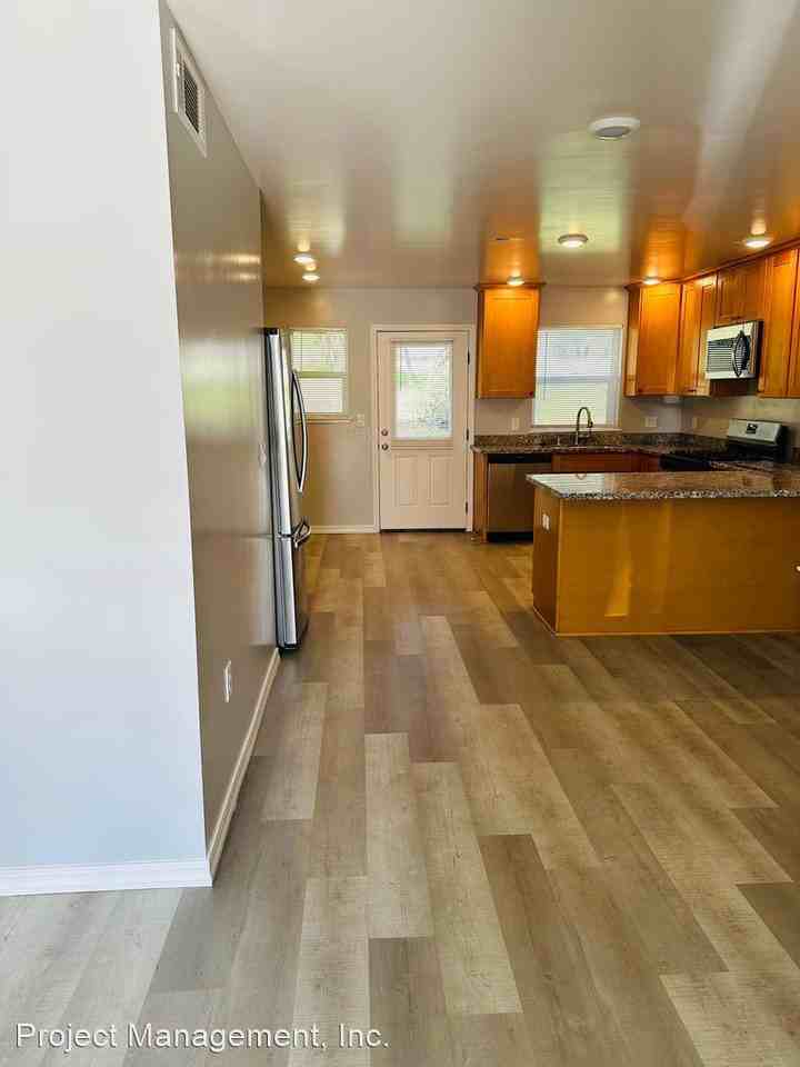 575 -579 Racquet Way - Photo 2 of 22