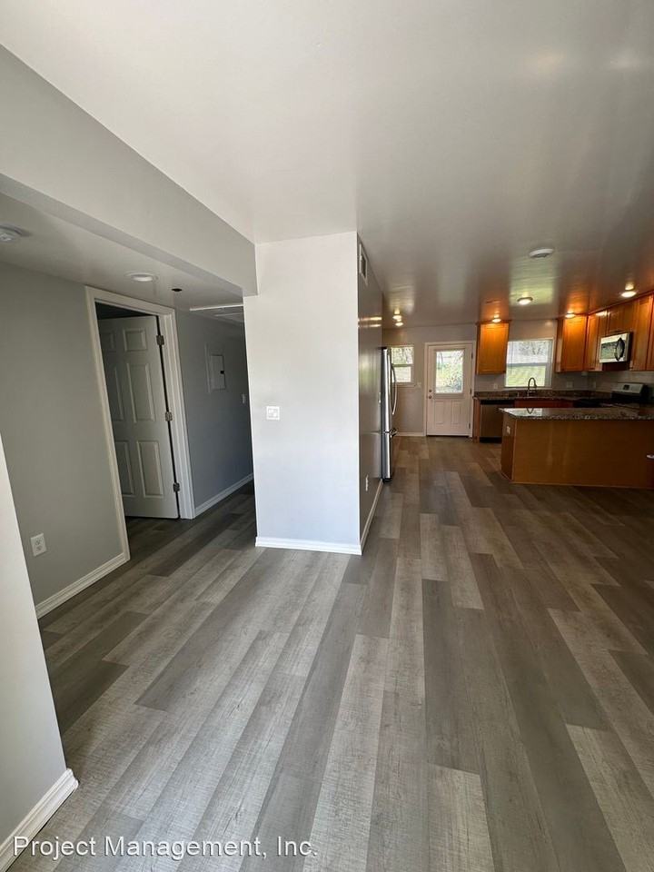 575 -579 Racquet Way - Photo 3 of 22