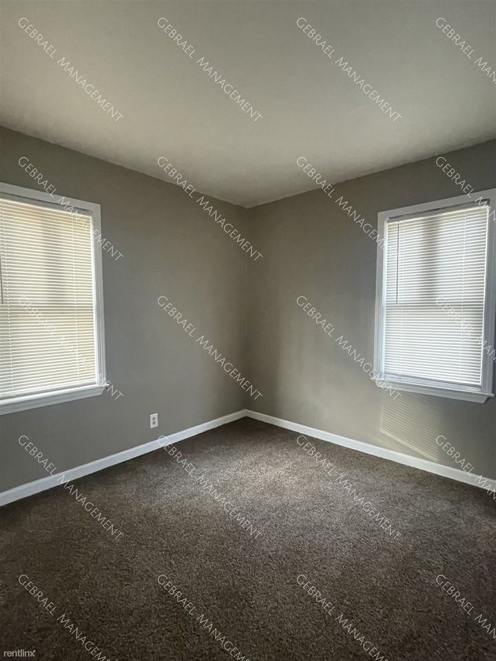 3137 Leith St - Photo 2 of 13