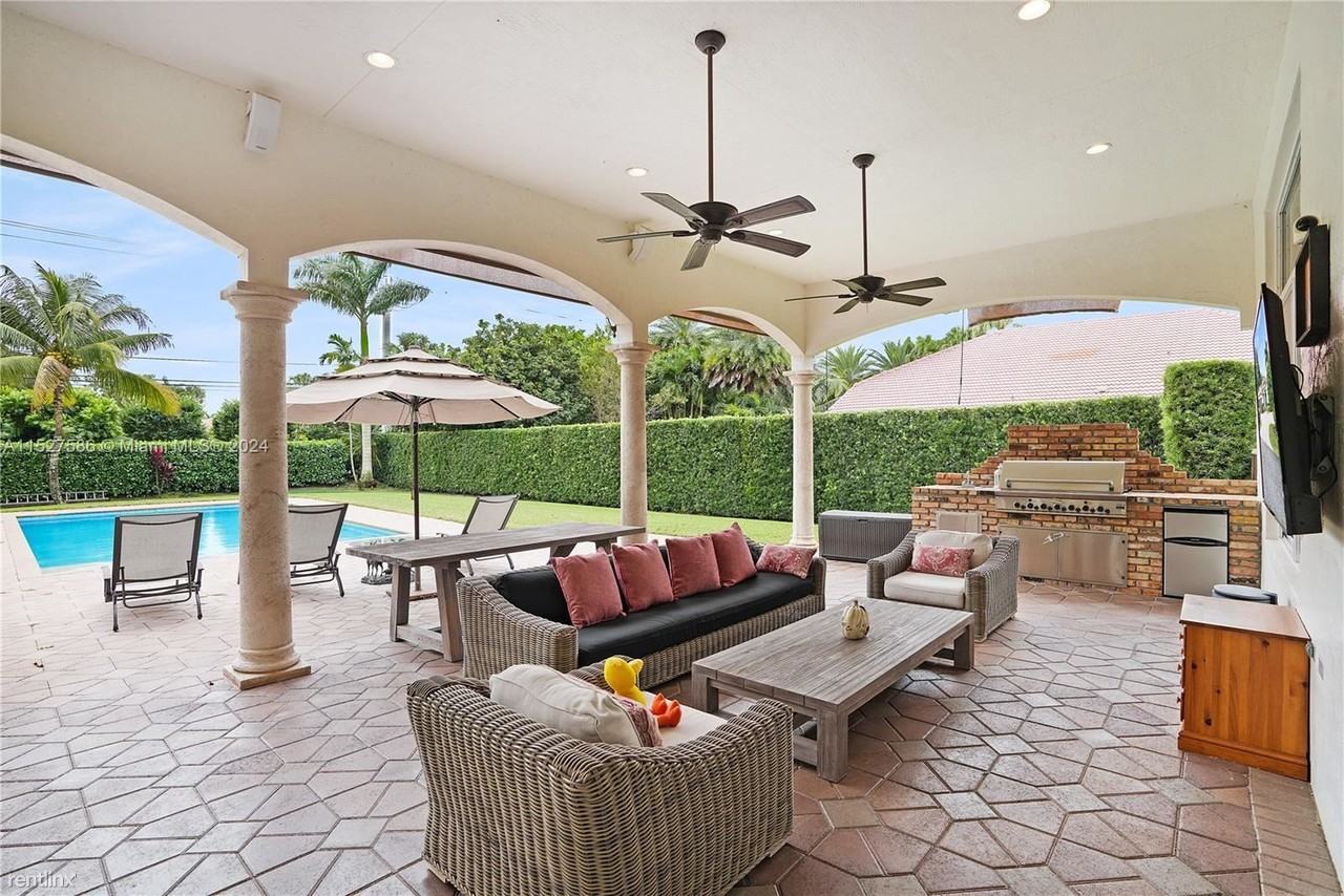 11242 Sw 25th Ct - Photo 2 of 9