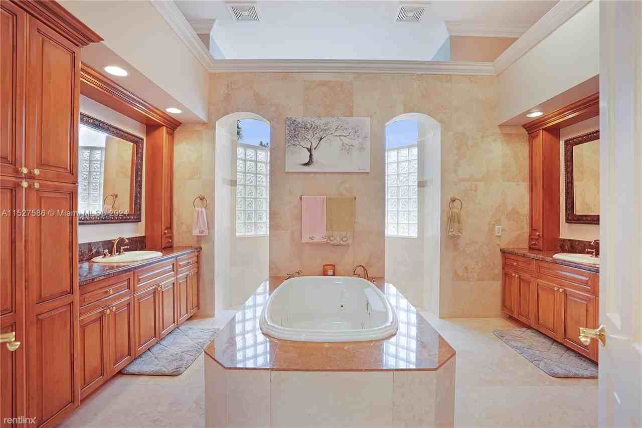 11242 Sw 25th Ct - Photo 3 of 9