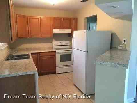 303 Newcastle Dr - Photo 3 of 18
