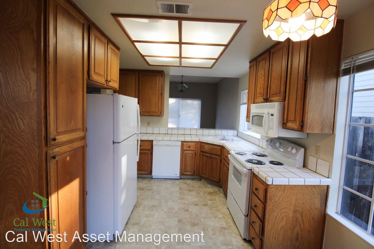 1192 Aschauer Ct - Photo 3 of 23