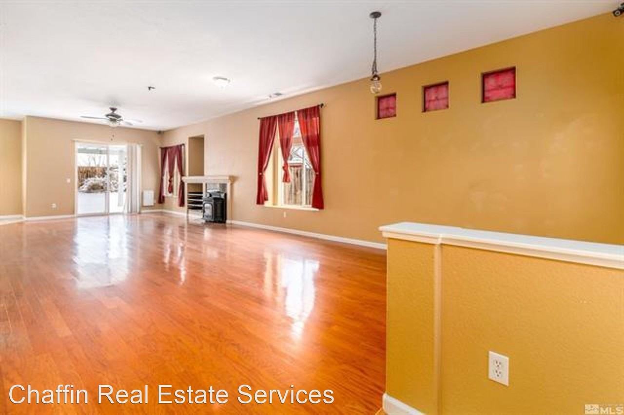 919 Desert Breeze Way - Photo 2 of 5