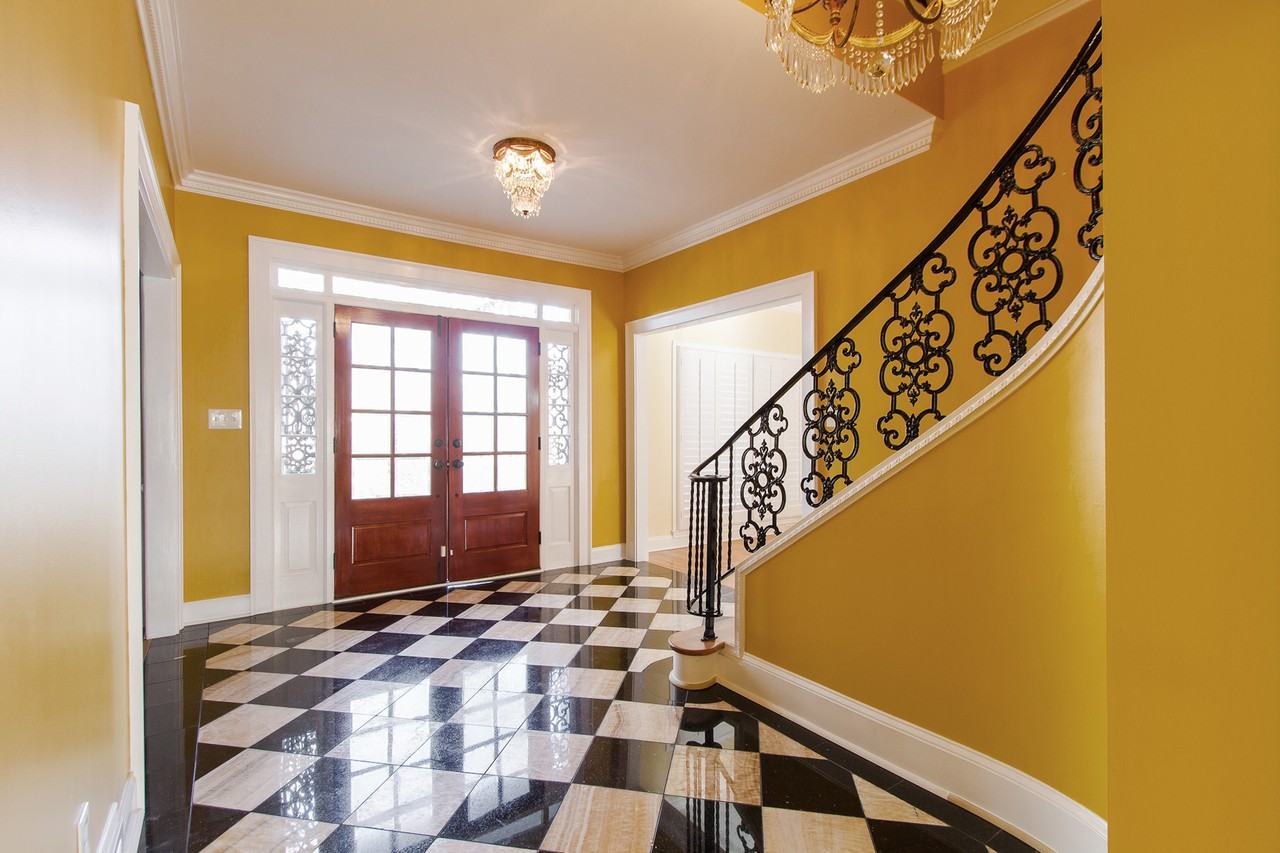 1190 West Paces Ferry Rd NW - Photo 2 of 25