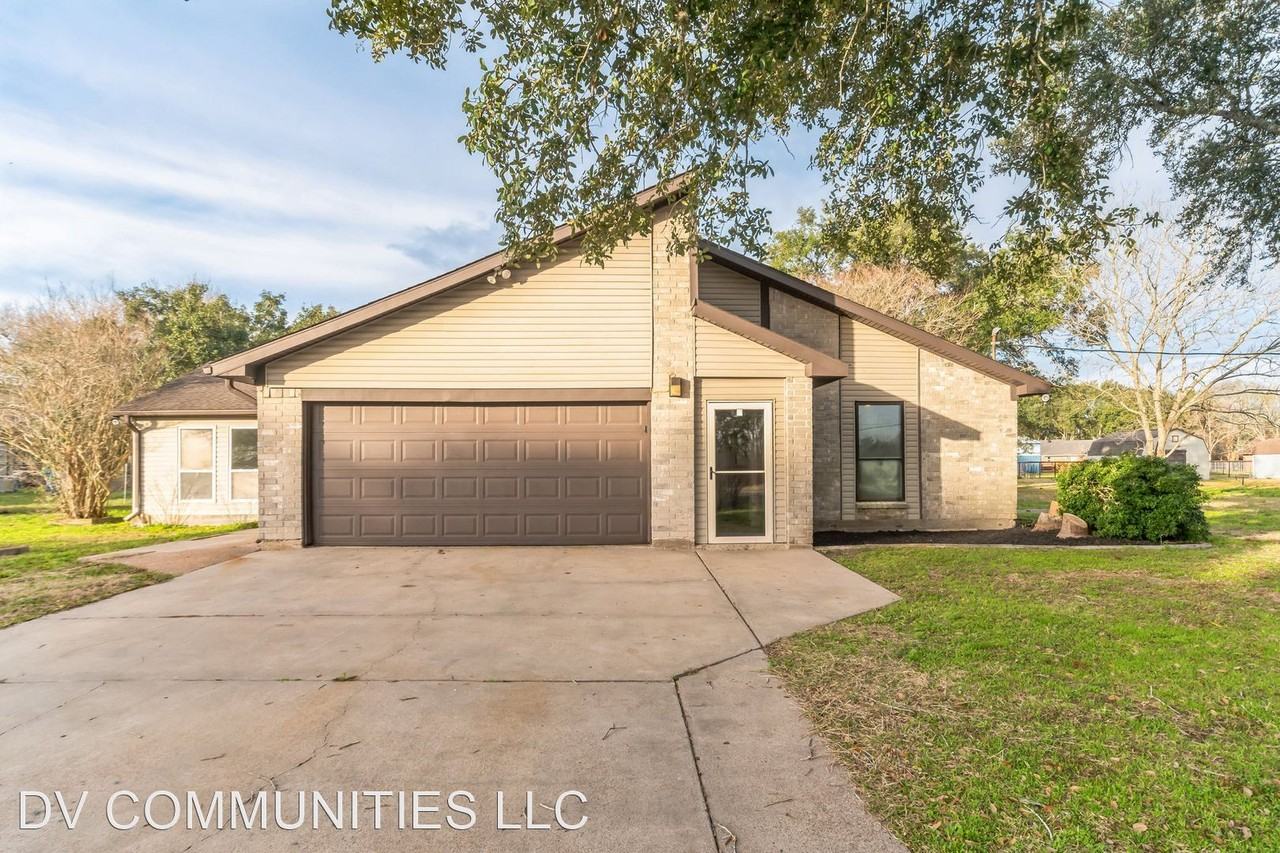 2557 County Road 529 - Photo 2 of 28