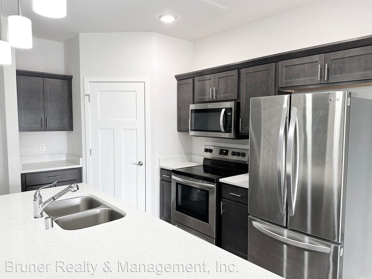 Brand new, state-of-the-art apartment in Fitchburg - Photo 3 of 38