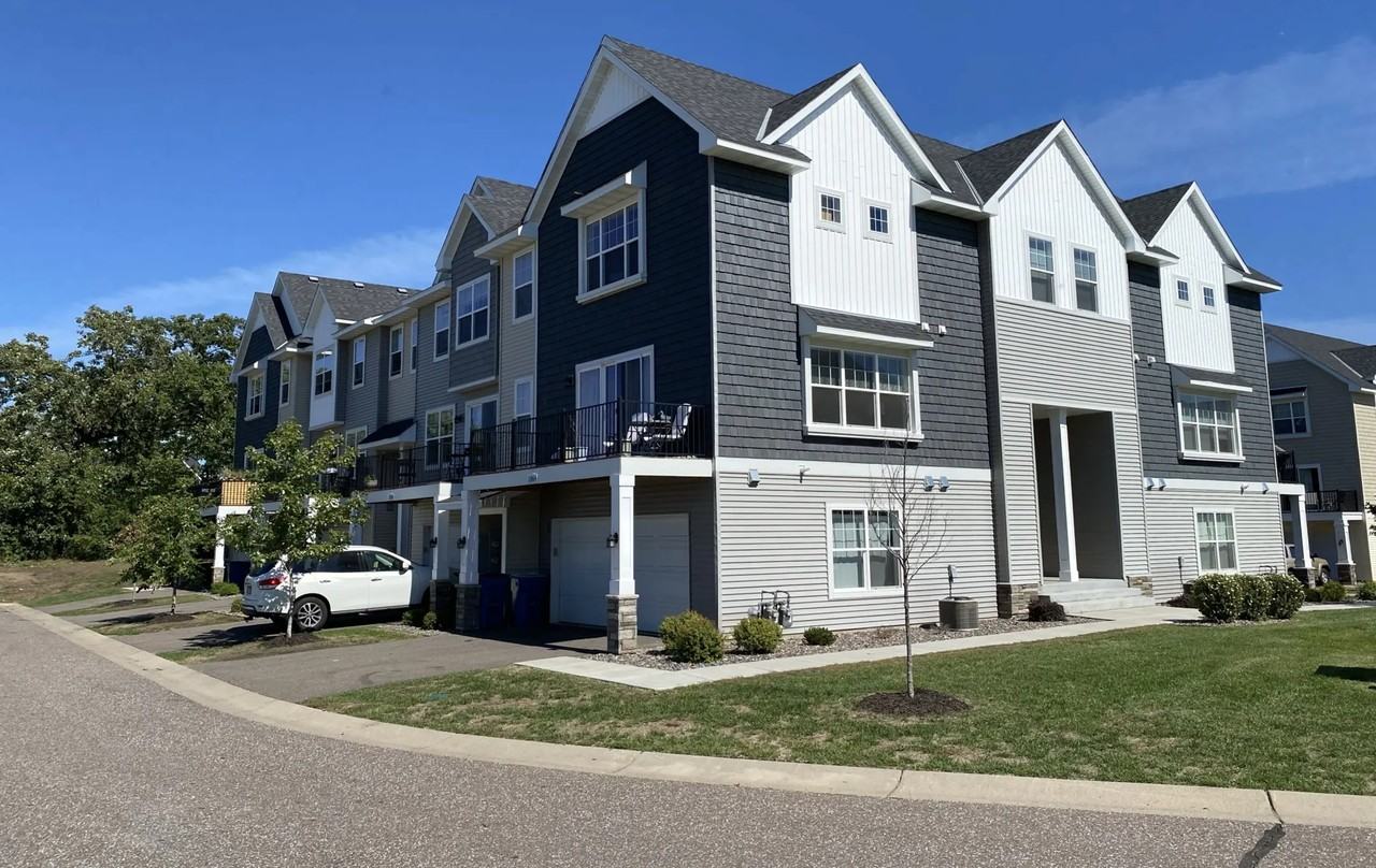 11966 Emery Village Dr N - Photo 2 of 32