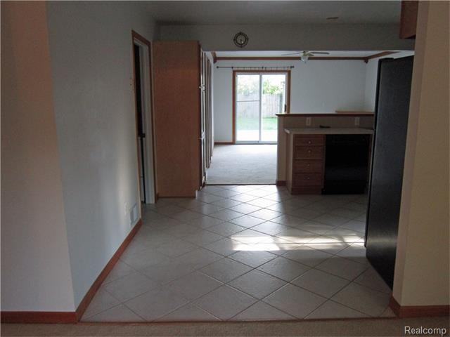 138 Birchwood Dr - Photo 2 of 10