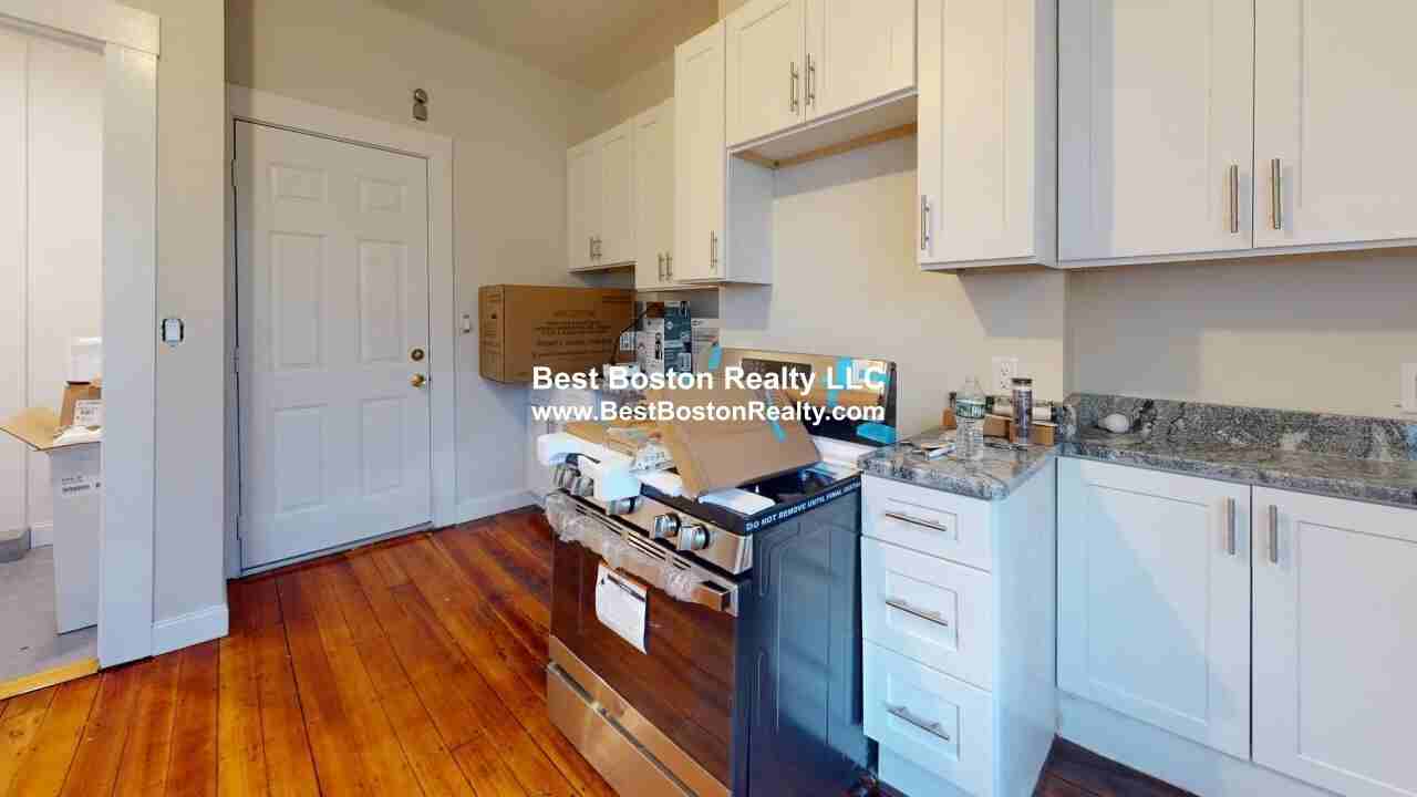 309 Hurley St #2 - Photo 2 of 12