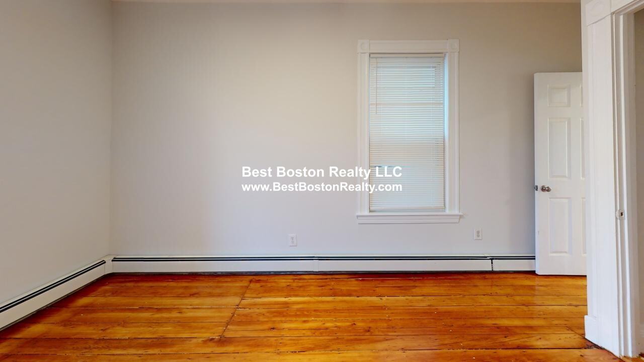 309 Hurley St #2 - Photo 5 of 12