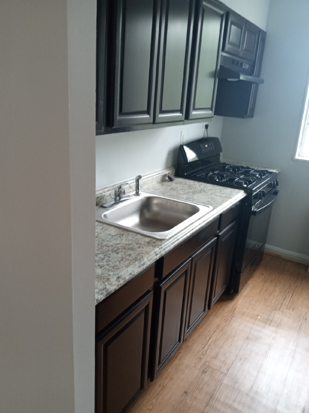 1550 27Th St Se - Photo 2 of 3