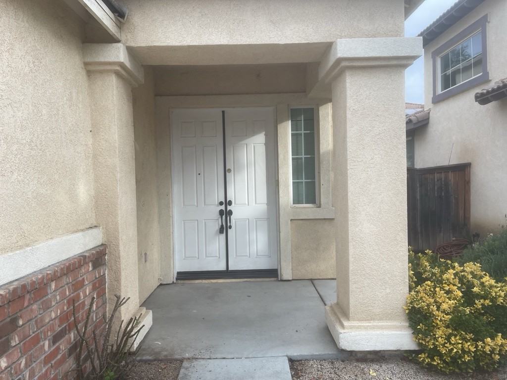 1147 Arrowhead Ave - Photo 3 of 28