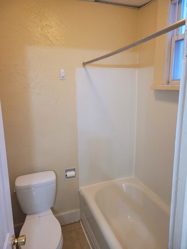 129 Chess St - Photo 3 of 9