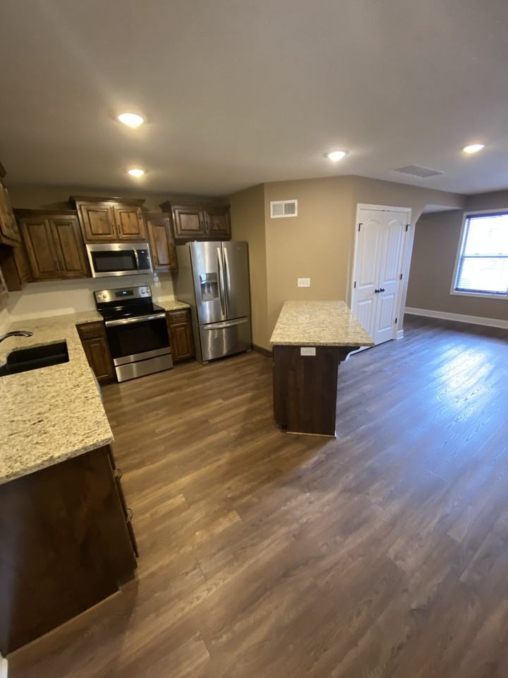 124 Ryan Ct - Photo 3 of 20