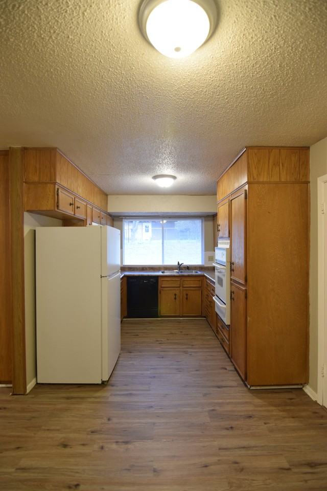 406 W Voelter Ave - Photo 6 of 20