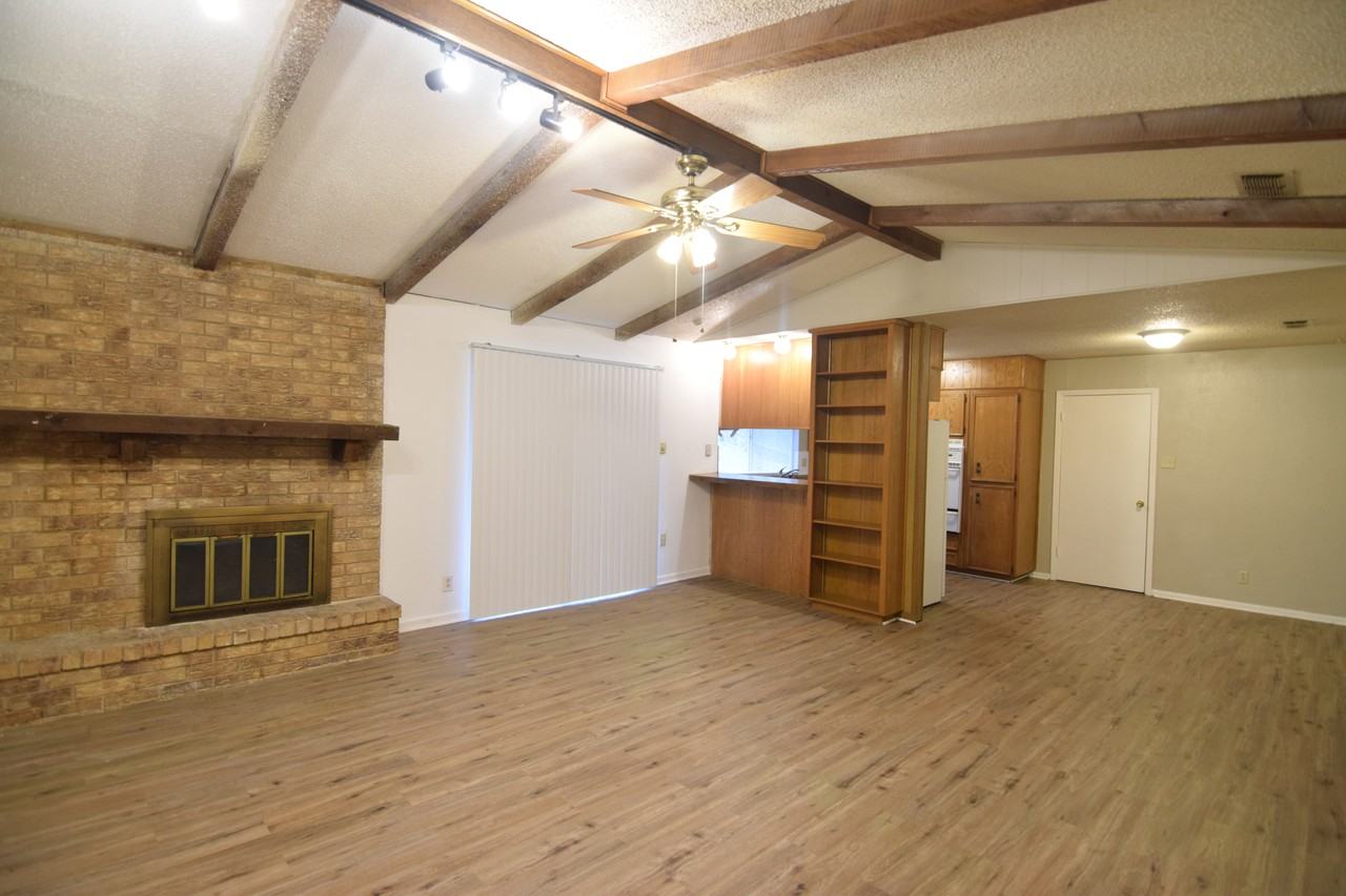 406 W Voelter Ave - Photo 7 of 20