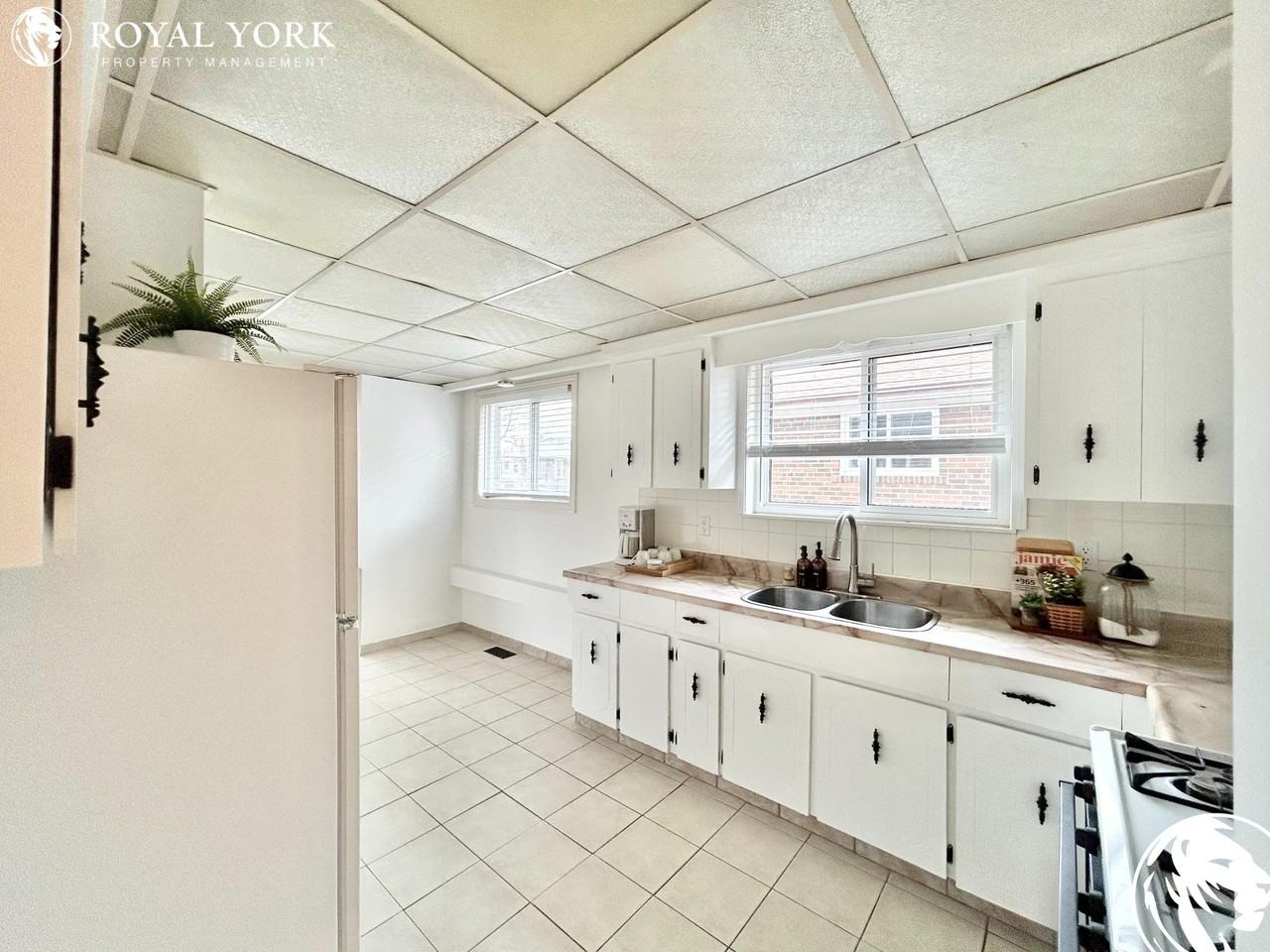 3370 Cardross Rd #1 - Photo 2 of 30