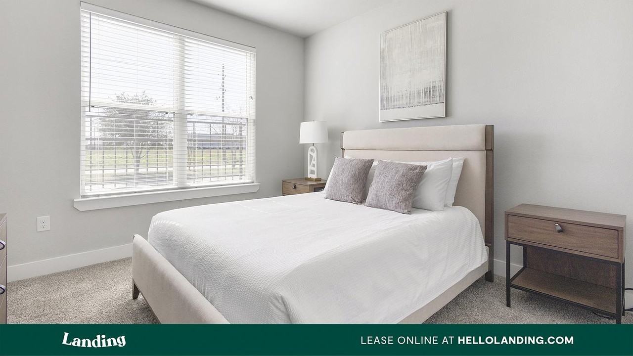 24002 Colonial Pkwy - Photo 4 of 50