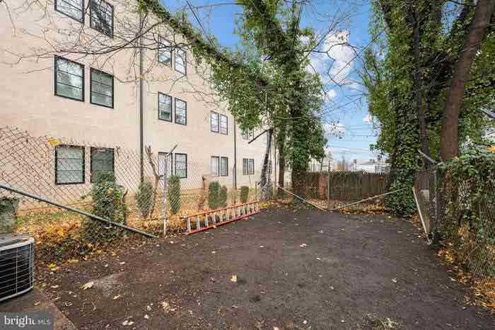 2000 N Tatnall St - Photo 4 of 22