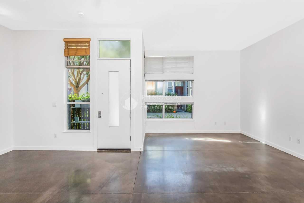 10 Moss Ln - Photo 3 of 15