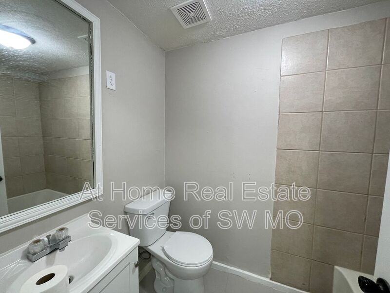 2826 W Olive St - Photo 6 of 9