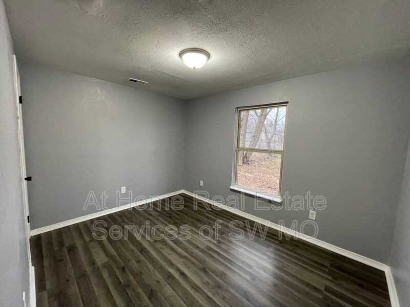2826 W Olive St - Photo 7 of 9