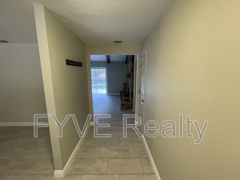 325 W Hornbeam Dr - Photo 2 of 25